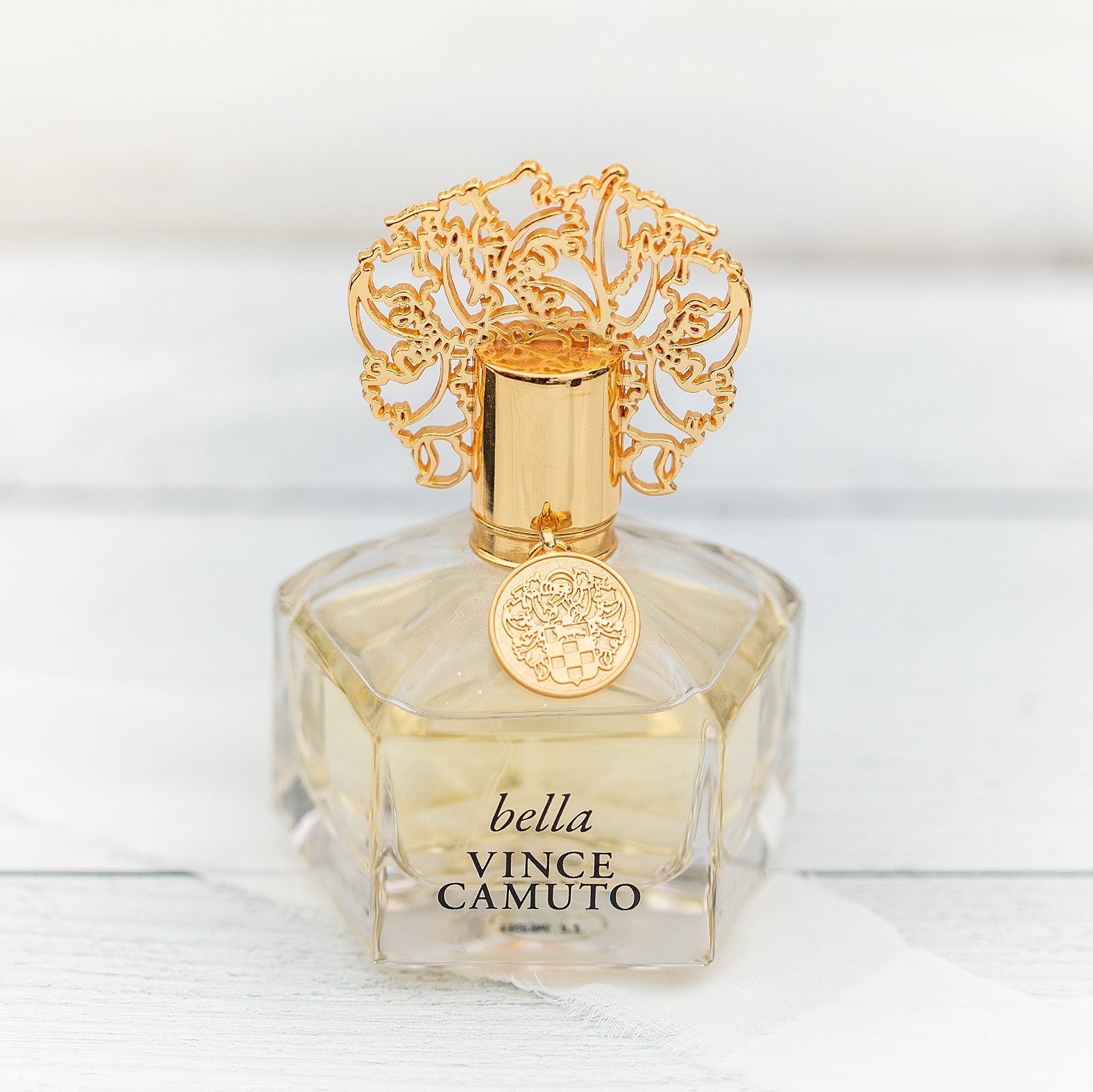 Vince Camuto's Bella perfume detail photographed by Bree Thompson of Sherr Weddings based in San Diego, California.