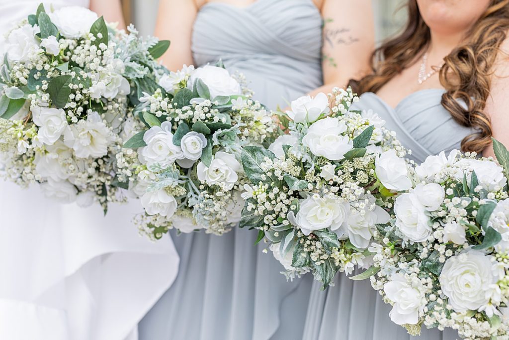 Bride and bridesmaids white bouquets by Sherr Weddings based in San Diego.