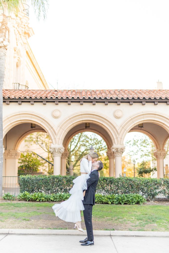 Engagement photography at San Diego Museum of Art by Sherr Weddings.